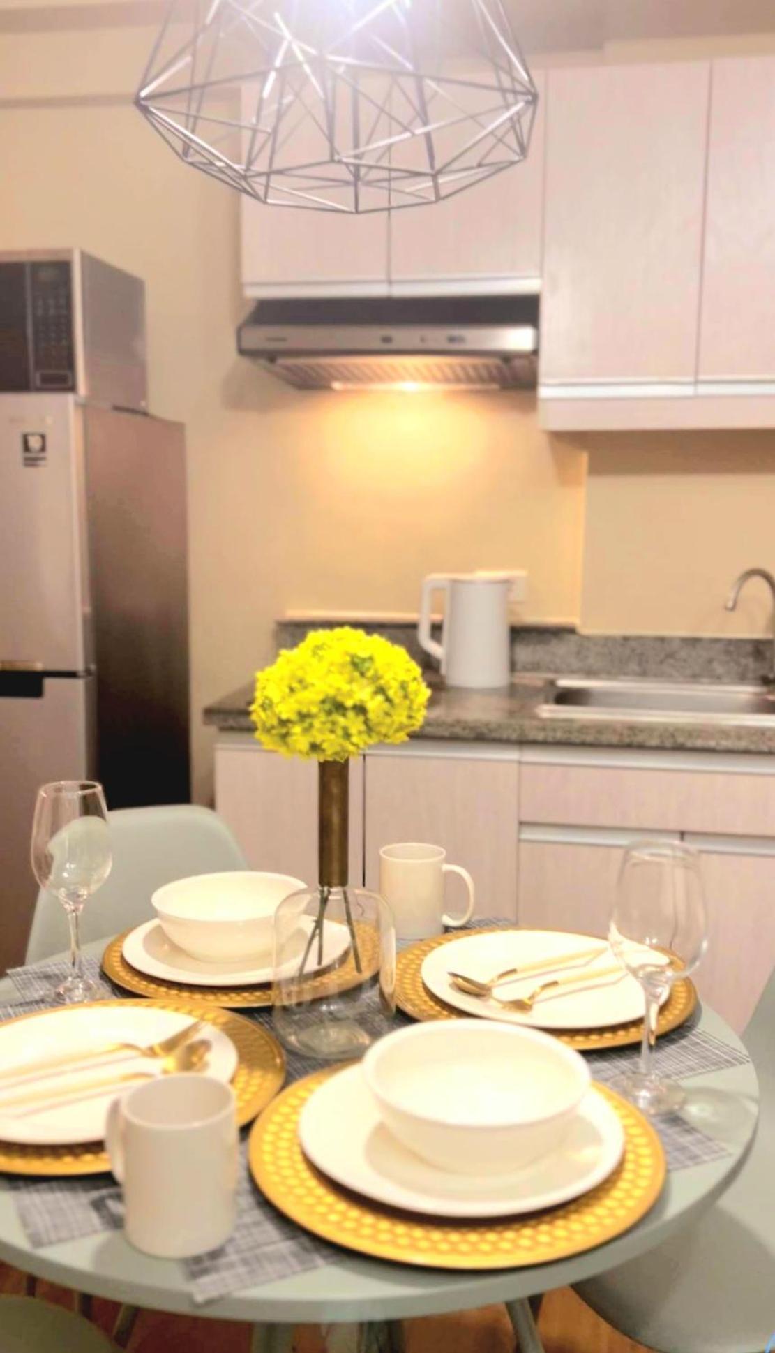 The Lancris Residences, 2 Bedrooms, 1 Bathroom, Living-Room, Kitchen & Pool Is Free Paranaque City Ngoại thất bức ảnh